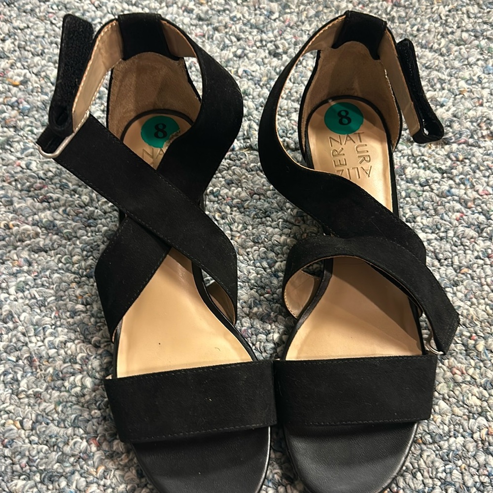 Naturalizer black Velcro clasp like new